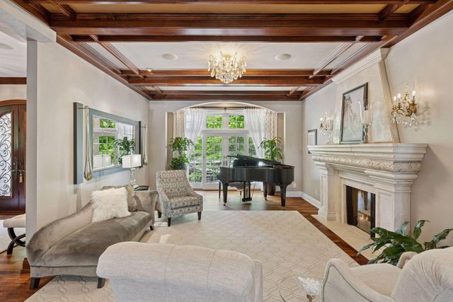 614 Hidden Creek Trail, Mendota Heights, MN 55118