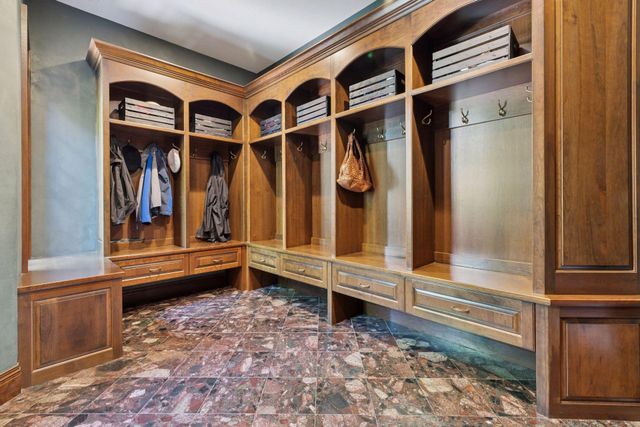 614 Hidden Creek Trail, Mendota Heights, MN 55118