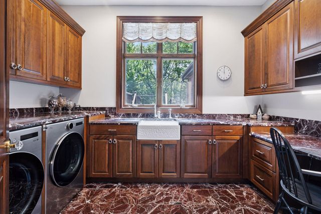 614 Hidden Creek Trail, Mendota Heights, MN 55118