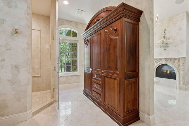 614 Hidden Creek Trail, Mendota Heights, MN 55118