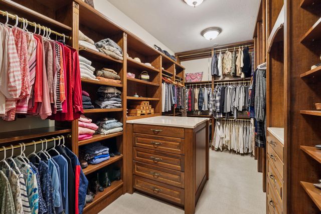 614 Hidden Creek Trail, Mendota Heights, MN 55118