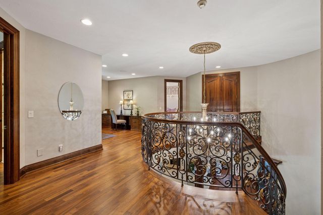 614 Hidden Creek Trail, Mendota Heights, MN 55118