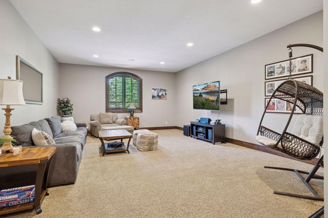 614 Hidden Creek Trail, Mendota Heights, MN 55118