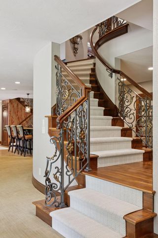 614 Hidden Creek Trail, Mendota Heights, MN 55118