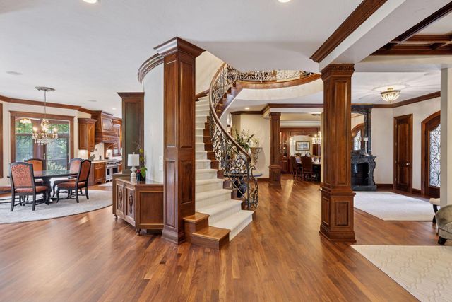 614 Hidden Creek Trail, Mendota Heights, MN 55118