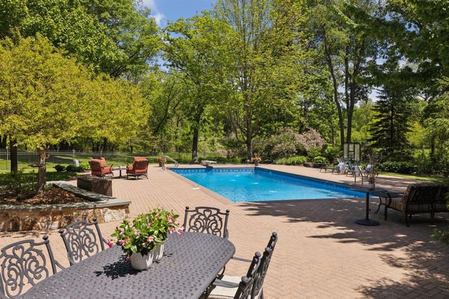 614 Hidden Creek Trail, Mendota Heights, MN 55118