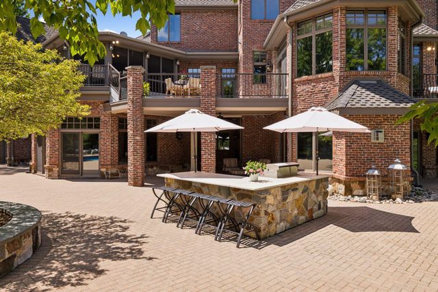 614 Hidden Creek Trail, Mendota Heights, MN 55118