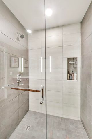211 N Harbor Drive 1809, Chicago, IL 60601