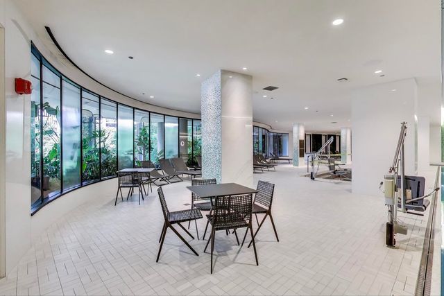 211 N Harbor Drive 1809, Chicago, IL 60601