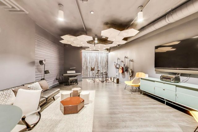 211 N Harbor Drive 1809, Chicago, IL 60601