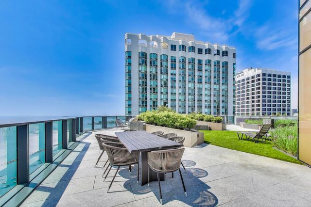211 N Harbor Drive 1809, Chicago, IL 60601