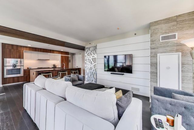 211 N Harbor Drive 1809, Chicago, IL 60601