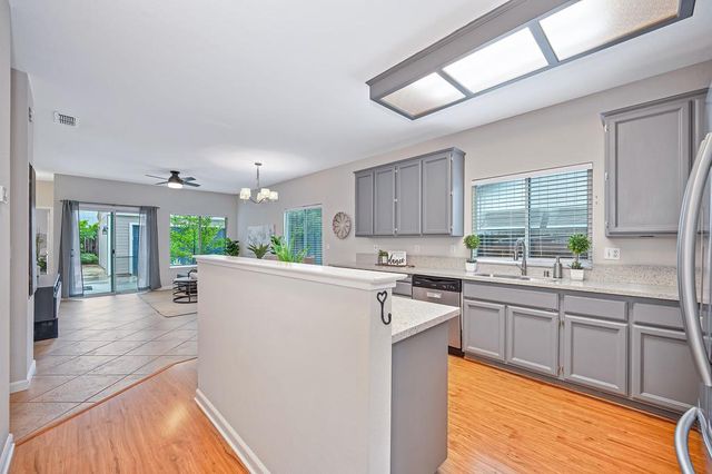 463 Parker Dr, Folsom, CA 95630