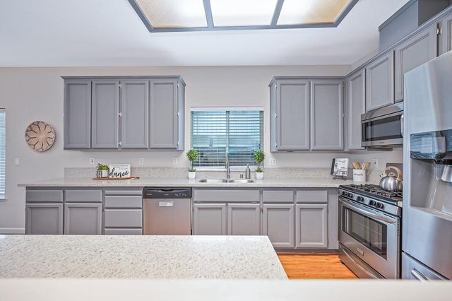 463 Parker Dr, Folsom, CA 95630