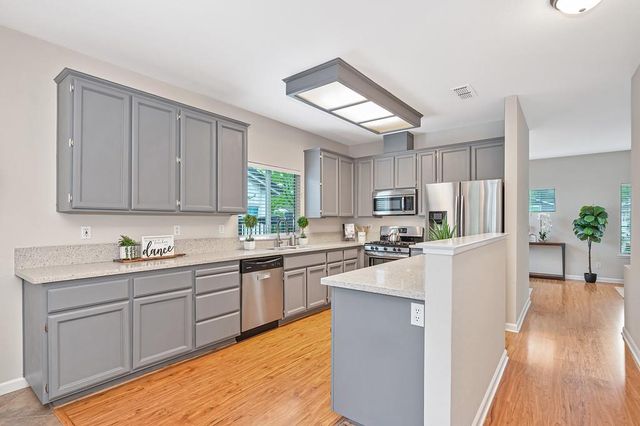 463 Parker Dr, Folsom, CA 95630