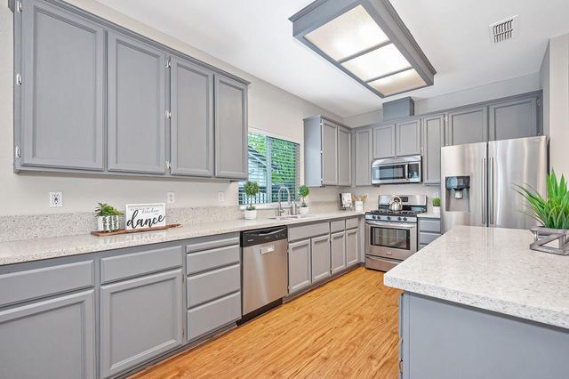 463 Parker Dr, Folsom, CA 95630