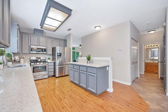 463 Parker Dr, Folsom, CA 95630