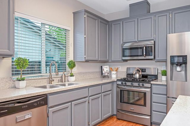 463 Parker Dr, Folsom, CA 95630