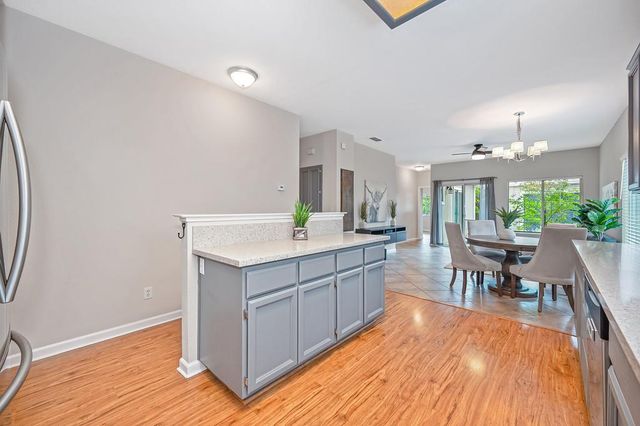 463 Parker Dr, Folsom, CA 95630