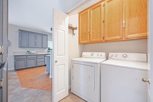 463 Parker Dr, Folsom, CA 95630