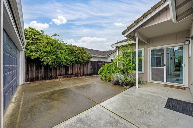 463 Parker Dr, Folsom, CA 95630