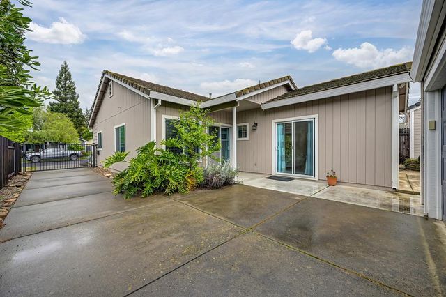 463 Parker Dr, Folsom, CA 95630