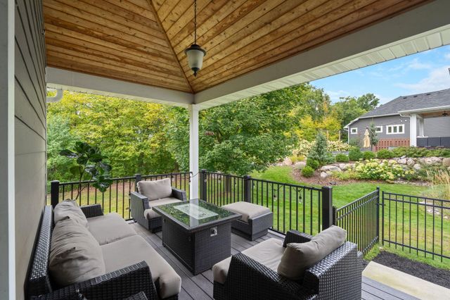 6292 Montee Drive, Eden Prairie, MN 55344