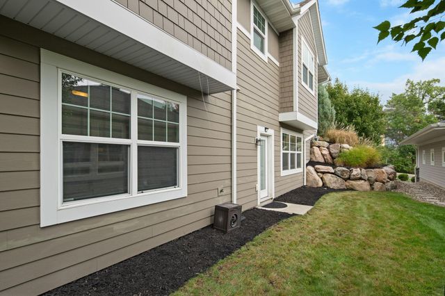 6292 Montee Drive, Eden Prairie, MN 55344