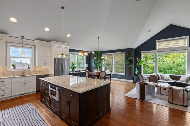 6292 Montee Drive, Eden Prairie, MN 55344