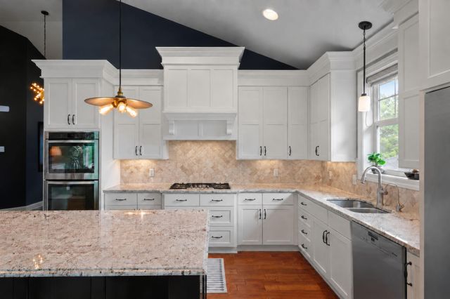 6292 Montee Drive, Eden Prairie, MN 55344