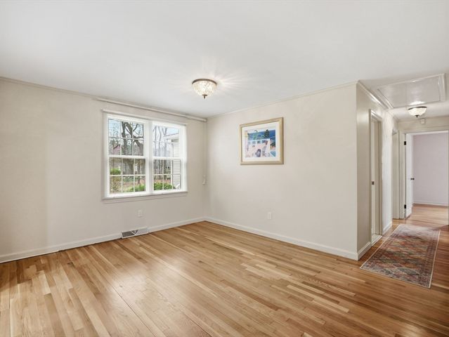 8 Monument Hill Rd, Chelmsford, MA 01824