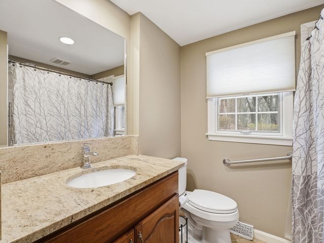 8 Monument Hill Rd, Chelmsford, MA 01824