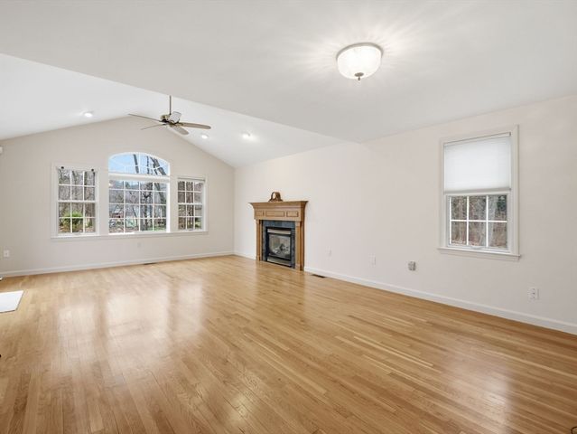 8 Monument Hill Rd, Chelmsford, MA 01824