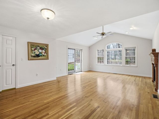 8 Monument Hill Rd, Chelmsford, MA 01824