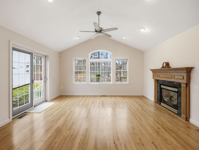 8 Monument Hill Rd, Chelmsford, MA 01824