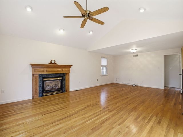 8 Monument Hill Rd, Chelmsford, MA 01824