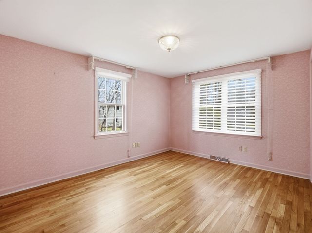 8 Monument Hill Rd, Chelmsford, MA 01824