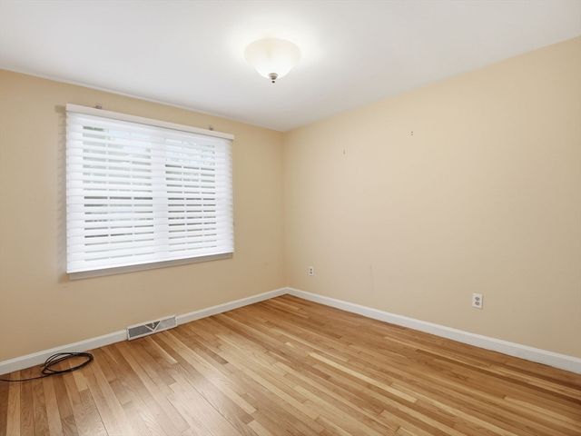 8 Monument Hill Rd, Chelmsford, MA 01824