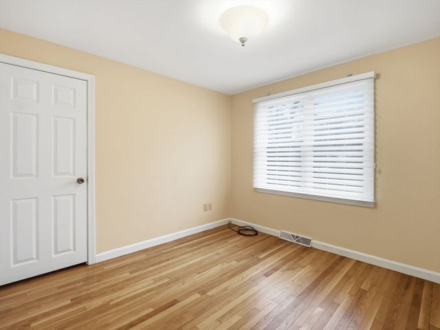 8 Monument Hill Rd, Chelmsford, MA 01824