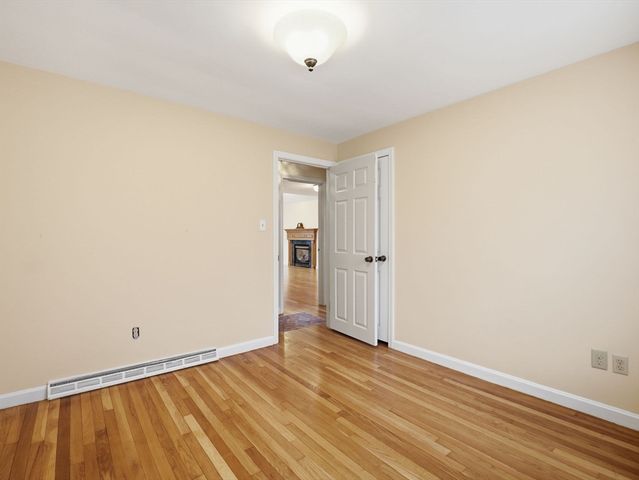 8 Monument Hill Rd, Chelmsford, MA 01824