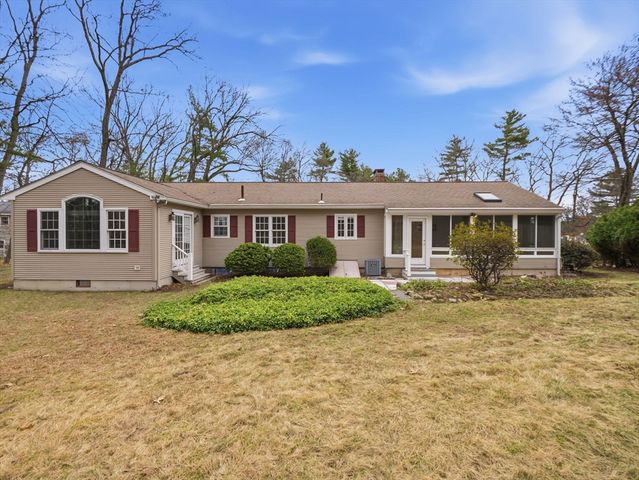 8 Monument Hill Rd, Chelmsford, MA 01824