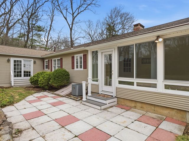 8 Monument Hill Rd, Chelmsford, MA 01824