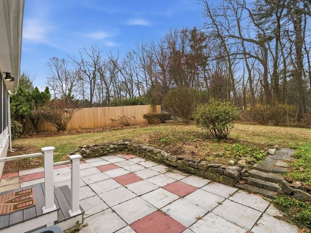 8 Monument Hill Rd, Chelmsford, MA 01824