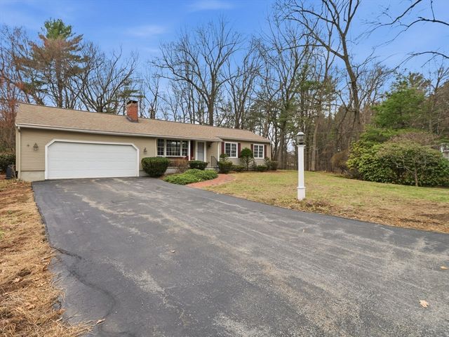 8 Monument Hill Rd, Chelmsford, MA 01824