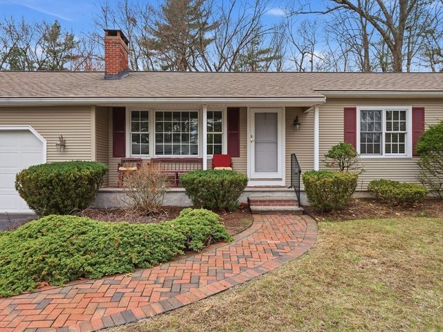 8 Monument Hill Rd, Chelmsford, MA 01824