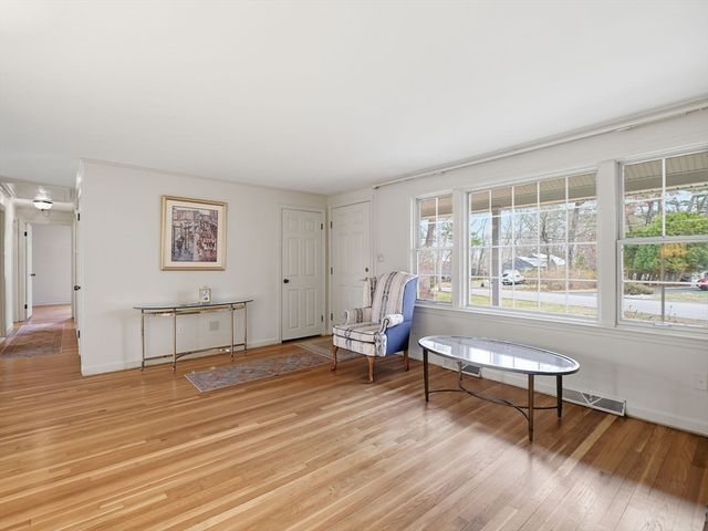 8 Monument Hill Rd, Chelmsford, MA 01824