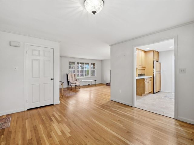 8 Monument Hill Rd, Chelmsford, MA 01824