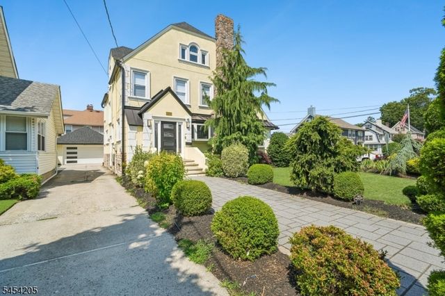 877 Park Ave, Elizabeth City, NJ 07208