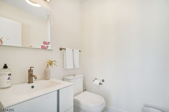 877 Park Ave, Elizabeth City, NJ 07208