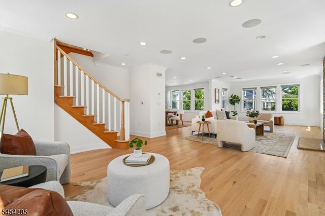 877 Park Ave, Elizabeth City, NJ 07208